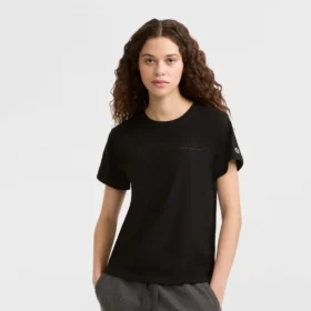 Κλασικό T-shirt, λογότυπο στο αριστερό στήθος σε τόνους του ίδιου χρώματος
