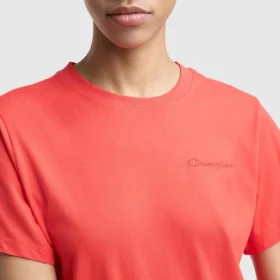 Κλασικό T-shirt, λογότυπο στο αριστερό στήθος σε τόνους του ίδιου χρώματος