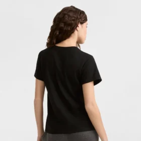 Κλασικό T-shirt, λογότυπο στο αριστερό στήθος σε τόνους του ίδιου χρώματος